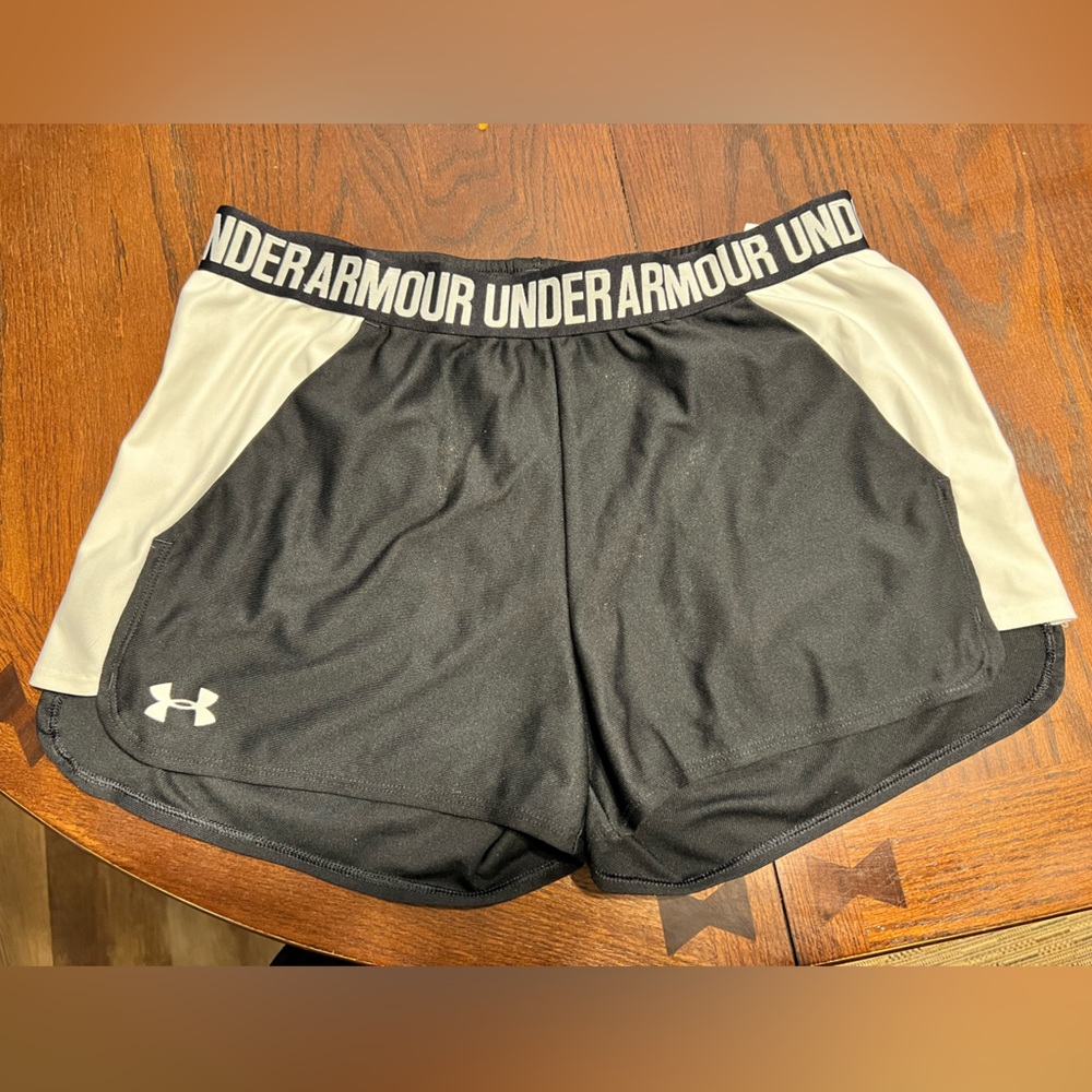 Women’s under armour workout shorts, black white size medium